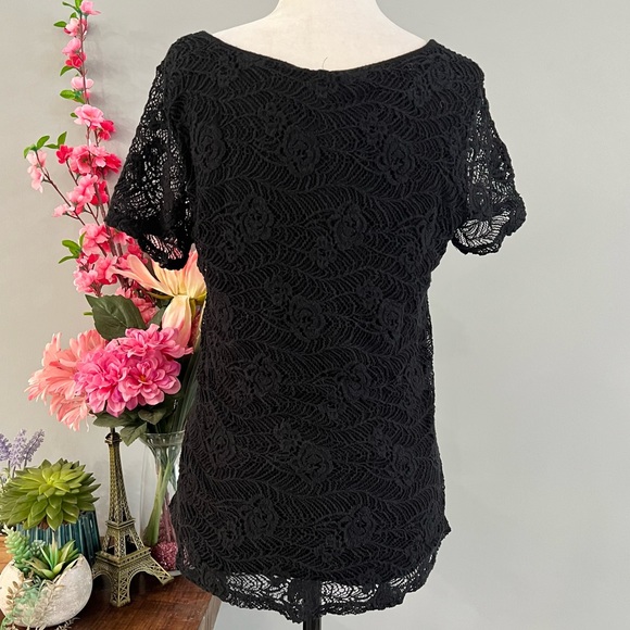 Leo & Nicole Small T-Shirt - Picture 7 of 15